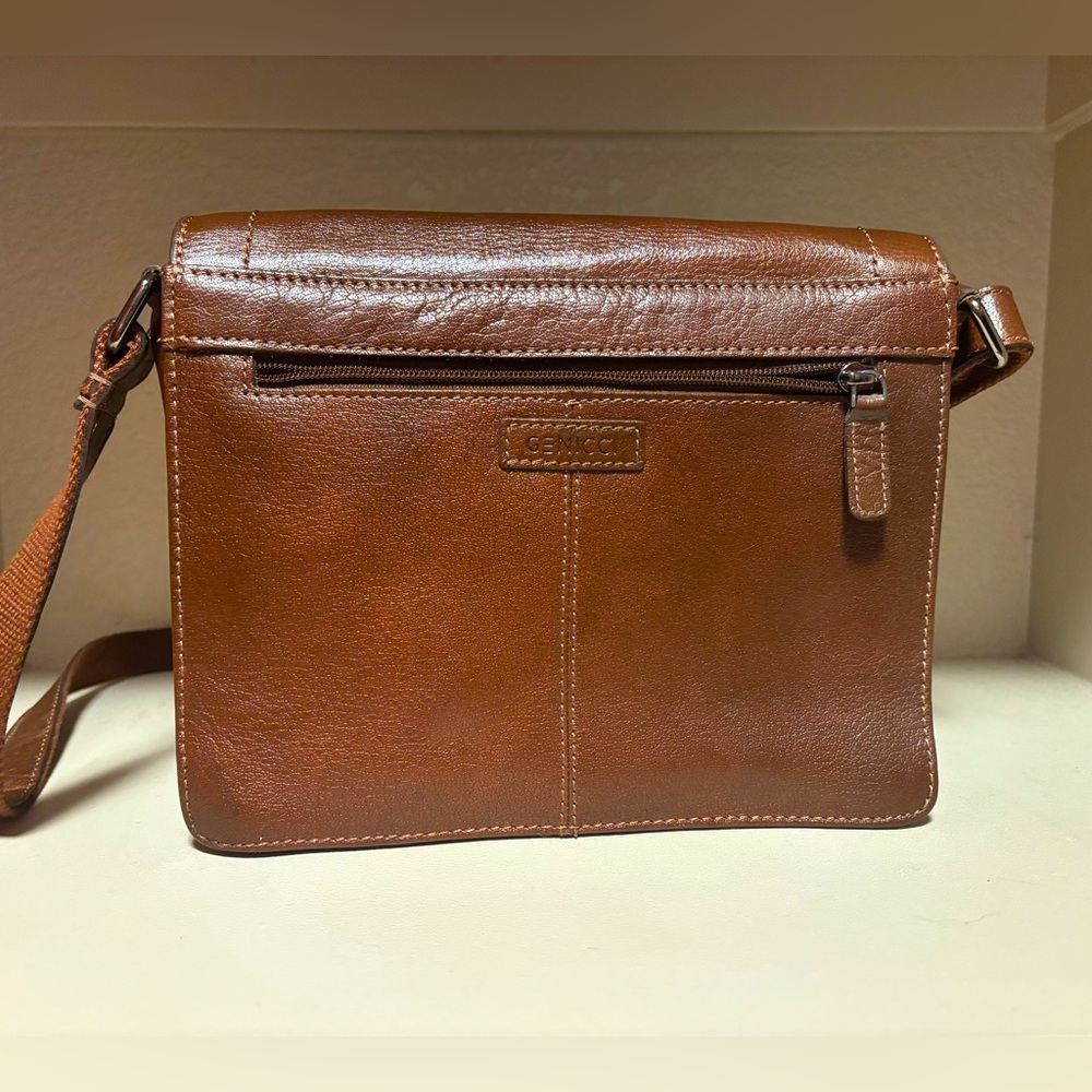 GENICCI Brown Leather Flap Over Crossbody Bag Pre-Owned - Picture 2 of 7